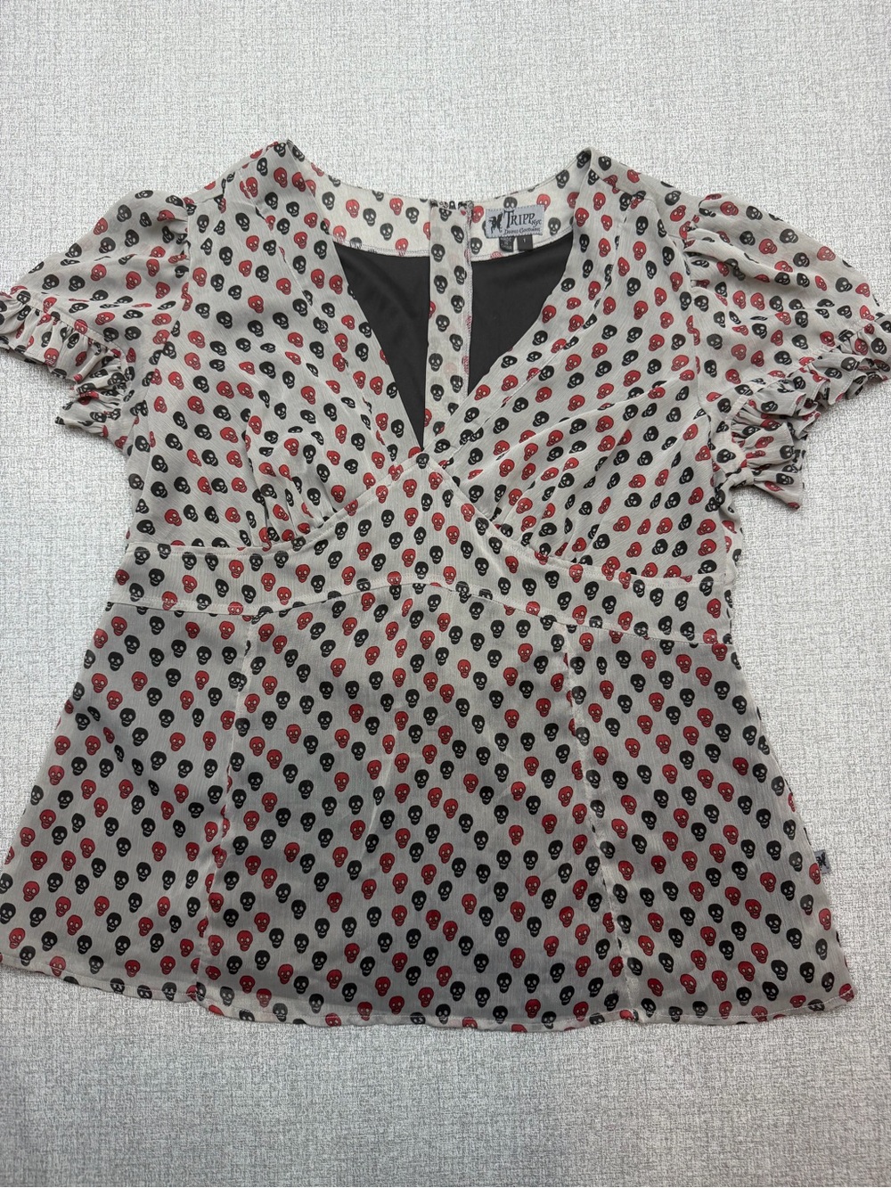 Tripp NYC Daang Goodman Skull Print Ruffle Top Y2K‎